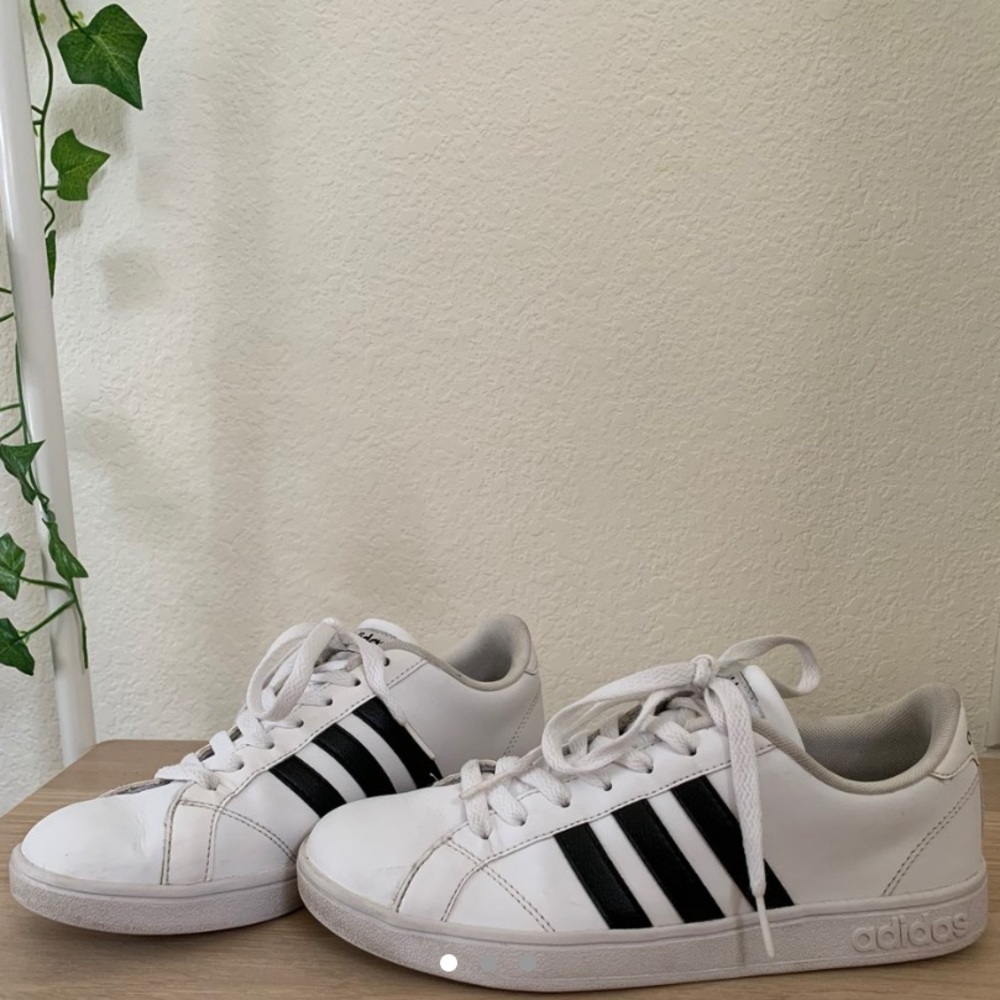 Adidas tennis shoe